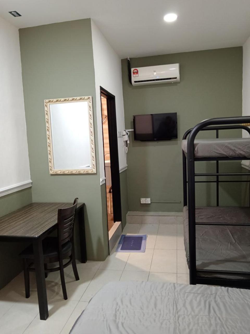 Hotel Seri Intan Тампин Номер фото