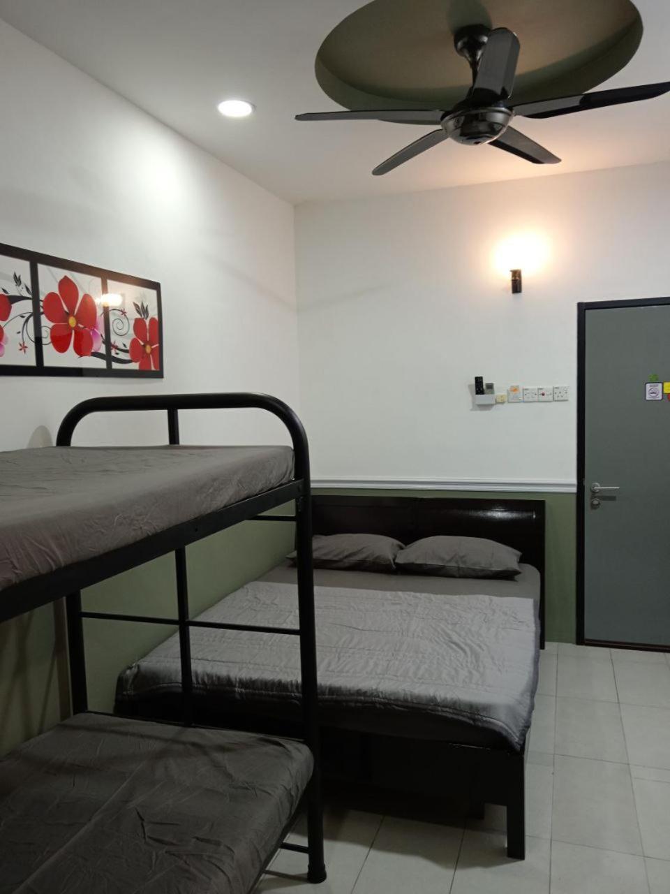 Hotel Seri Intan Тампин Номер фото